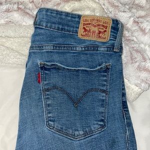 I’m selling my Levi 711 skinny jeans
